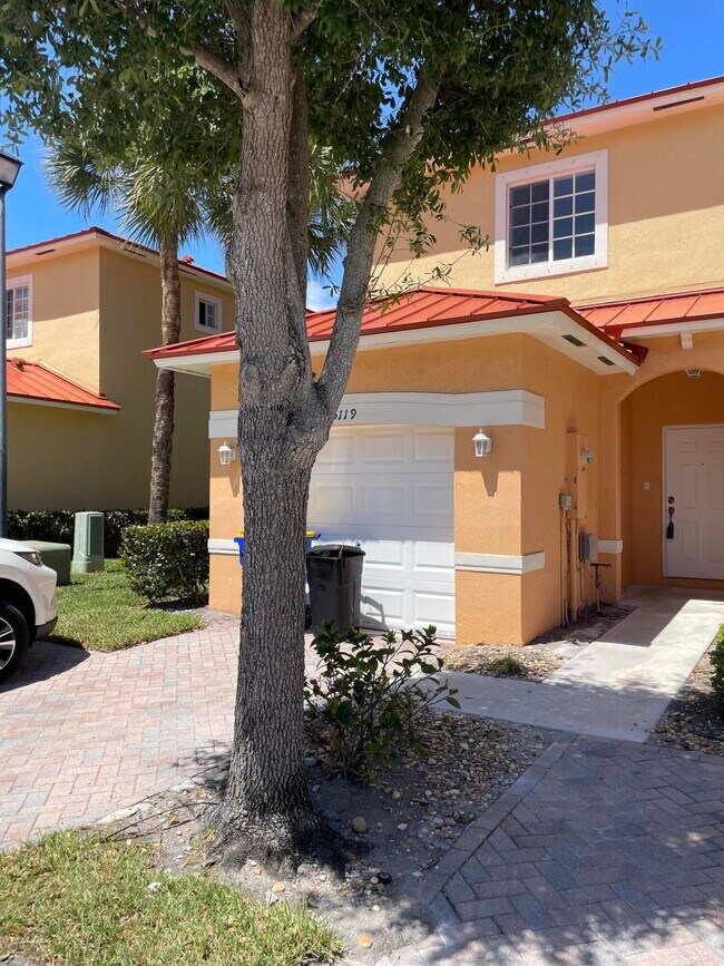 Building Photo - 5119 SE Mariner Garden Cir