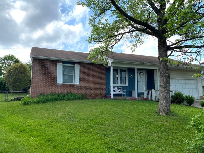 Photo - 738 Holly Rd