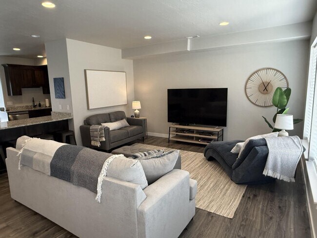 Photo - 371 W Knights Ln