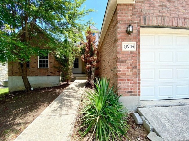 13904 Belgravia Forest