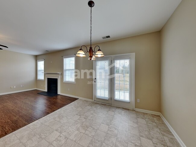 Photo - 109 Morrocroft Ln