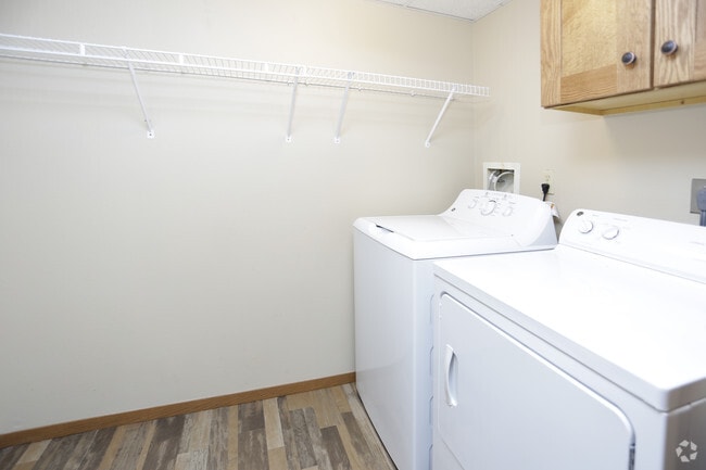 2BR, 2BA - 1,050 SF