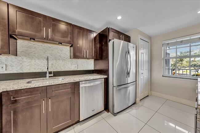 Photo - 3520 Oaks Way Unit 306