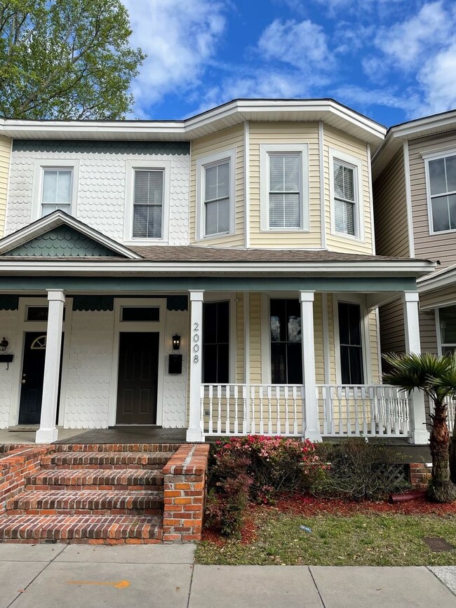 Building Photo - WALK TO STARLAND!