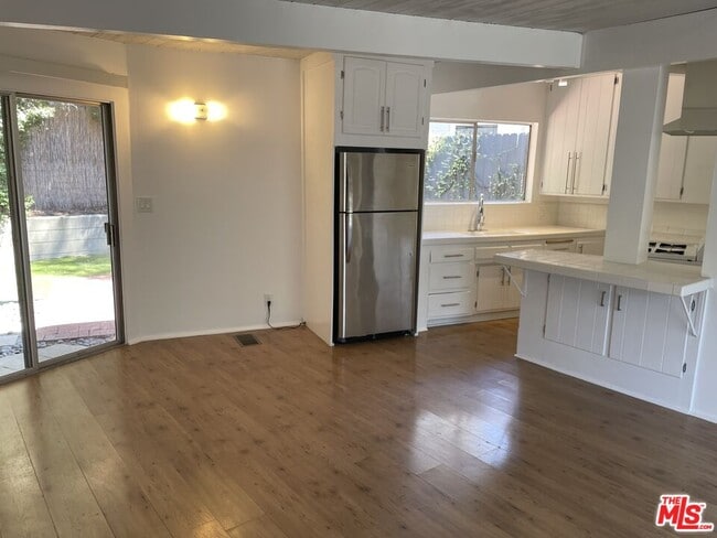 Building Photo - 2154 N Beverly Glen Blvd