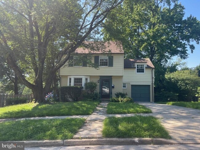 Building Photo - 819 Fairway Dr Rental