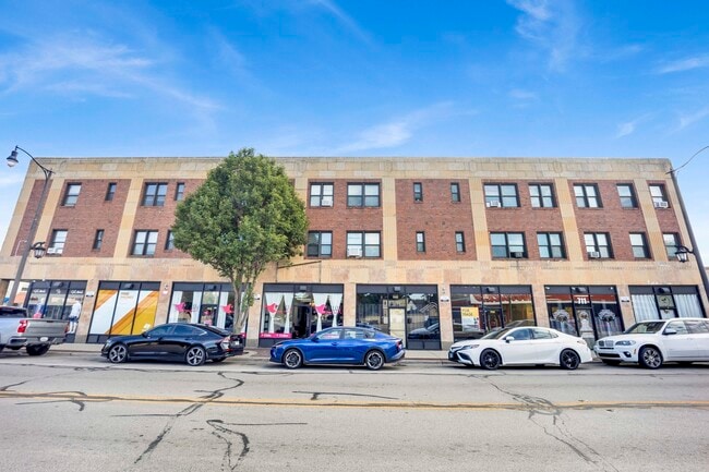 Building Photo - 414 Walnut St Unit 201