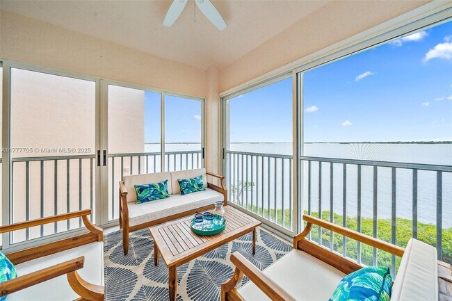 Photo - 5800 NE Island Cove Way Unidad 2407