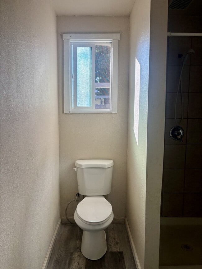 Photo - 715 E Roseburg Ave