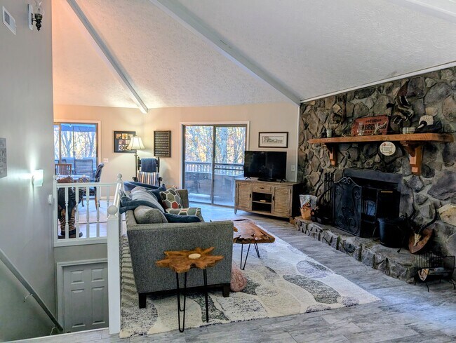 Photo - 842 Alpine Dr