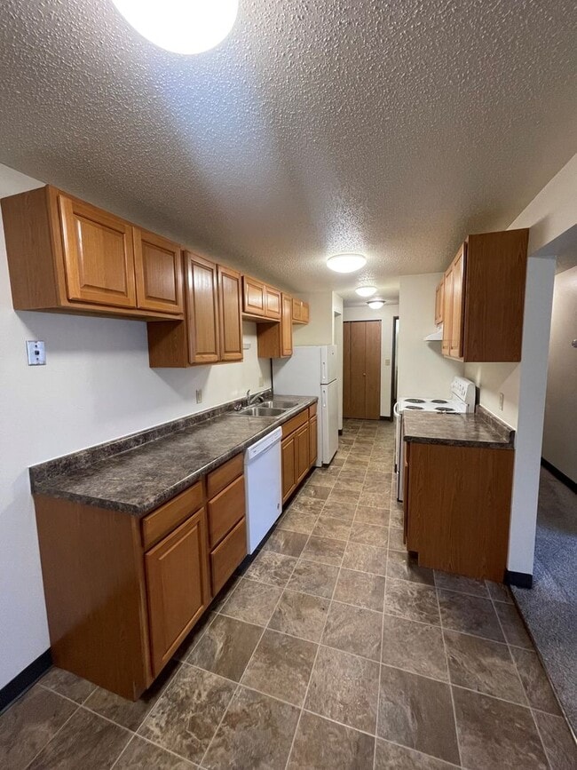 Silver Leaf Apartments (North Fargo)
