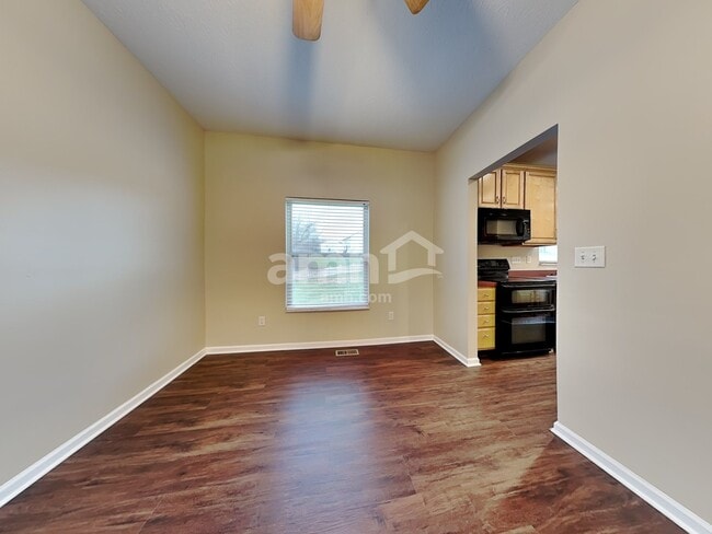 Photo - 210 Waterstone Dr