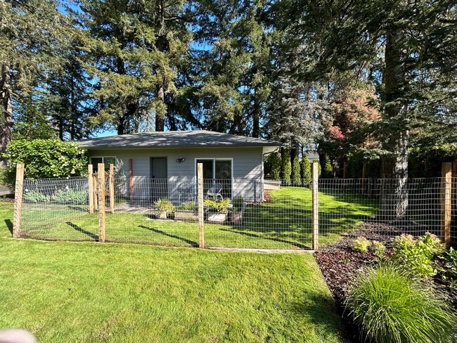 Building Photo - Perfectly Furnished Studio Cottage in SW M... Rental