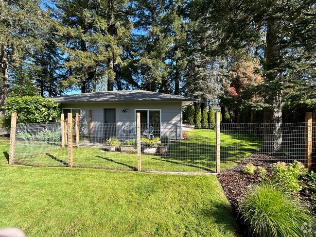 Building Photo - Perfectly Furnished Studio Cottage in SW M... Rental