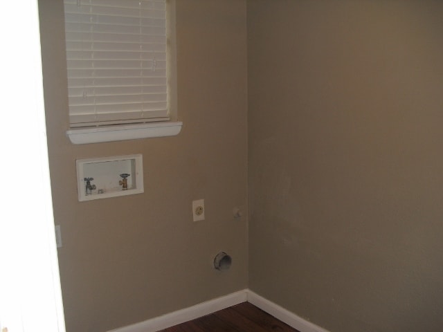 Indoor utility room - 4310 Idalou Dr Casa