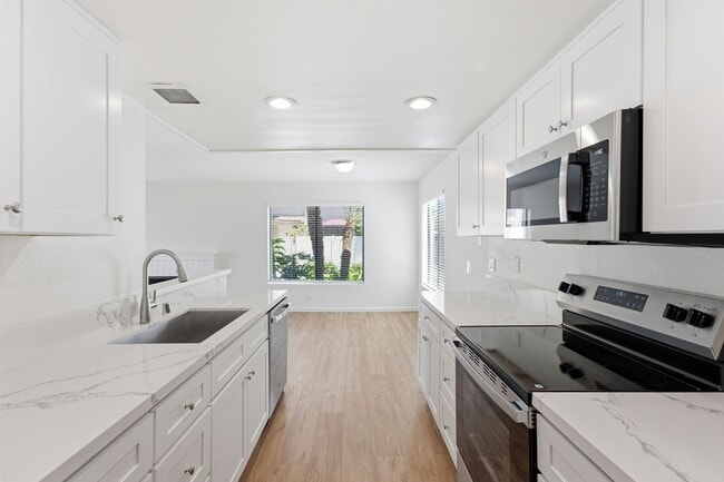 Building Photo - 15192 Moir Ct