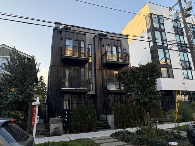 Building Photo - Modern 2-Bed, 2-Bath Townhome near Madison Valley – Exceptional Light, Design & Location