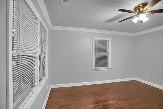 Photo - Sherwood Forest Living / 810 sqft / Monitored Alarm