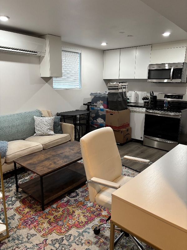 Photo - 745 Decatur St NE Unidad 2