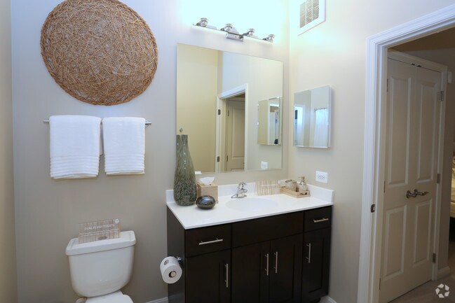 1 Bedroom 737 SF-Bathroom