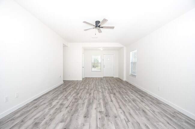 6306 Spruce Manor Ln
