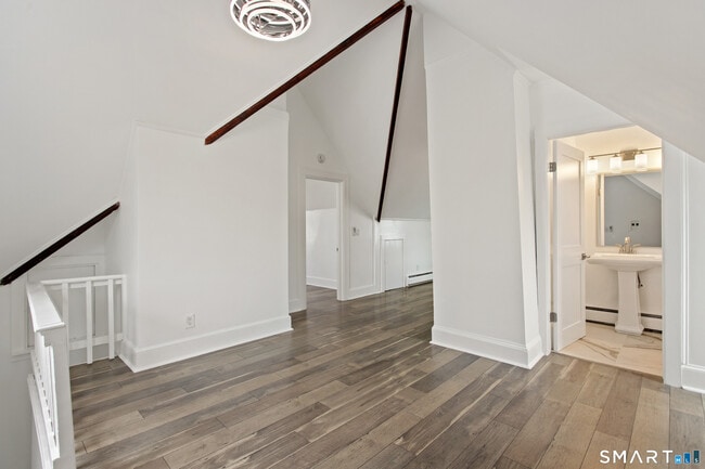 Building Photo - 28 Dolsen Pl Unit 3