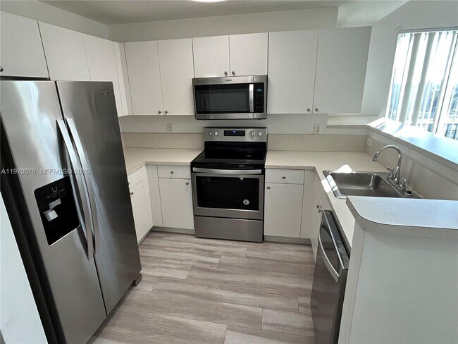 Photo - 10 Aragon Ave Unidad 804