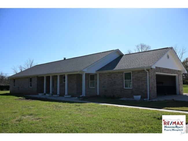 Building Photo - Fabulous rural property in Molino