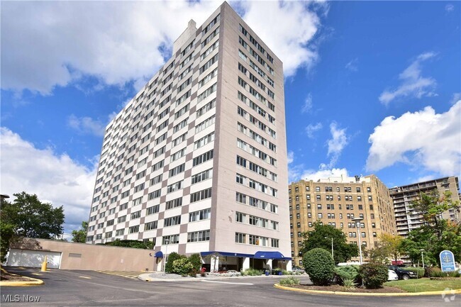 Building Photo - 12520 Edgewater Dr Unit 905 Rental
