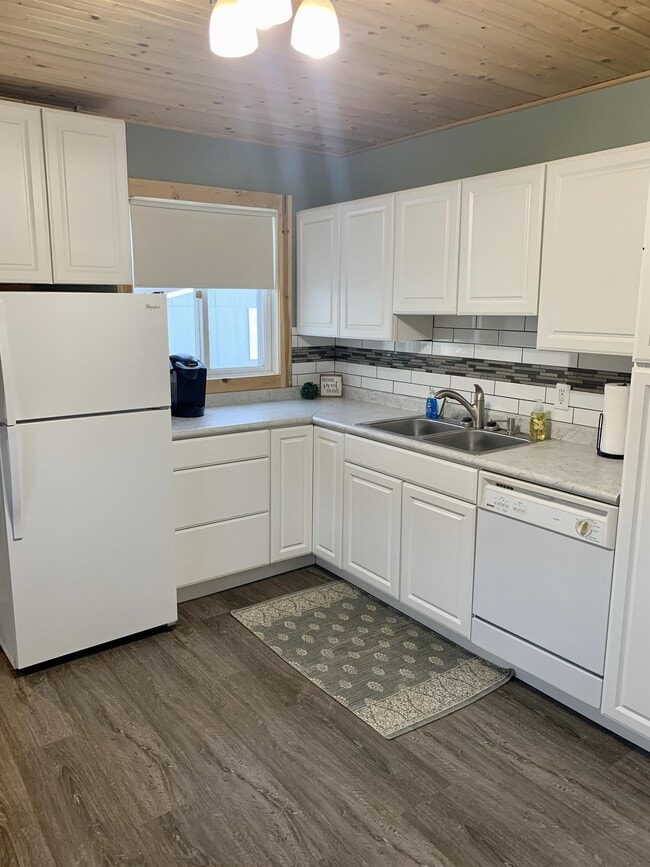 Photo - 228 E Hibbing Ave