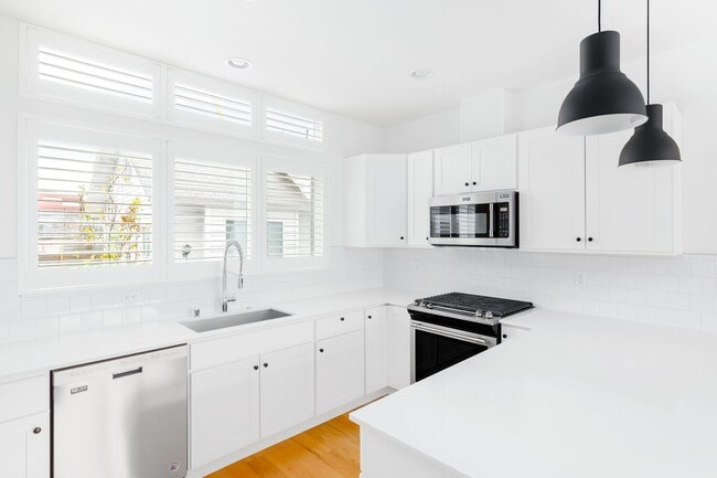 Photo - Gem in  Beacon Hill Neighborhood