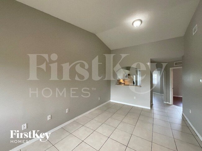 Photo - 925 NE 34th Ave