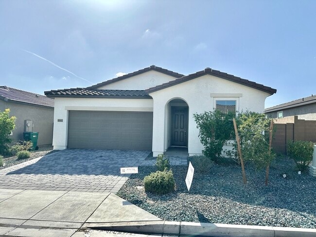 Building Photo - Fantastic 4BR/3BA Richmond American Larimar in Entrada Del Oro! Features white shaker cabinets, q...