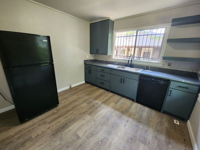 Photo - 1005 W St Louis St