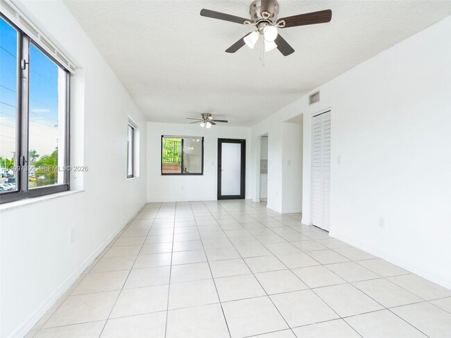 Photo - 1490 W 42nd Pl Unidad 206