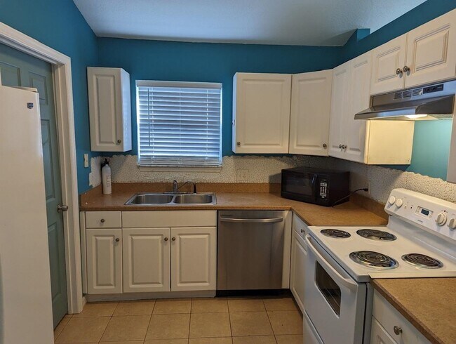 Photo - 740 N St Johns St