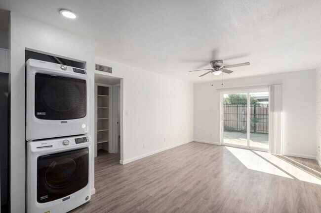 Photo - Granada Gardens