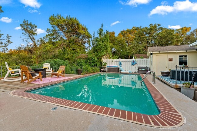 Photo - 2509 Wooded Acres Dr