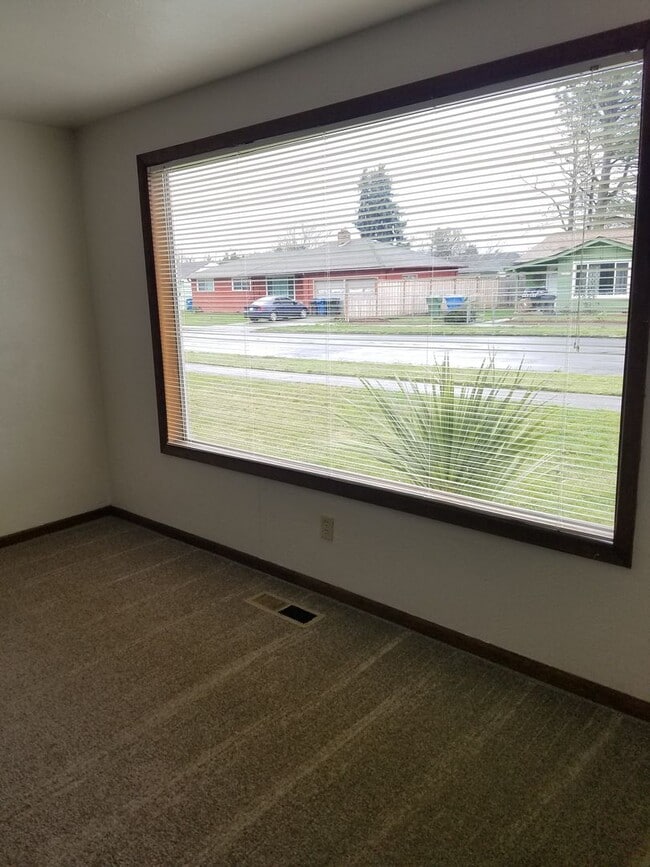 Photo - 2415-2425-2425 Wooddale Ave NE