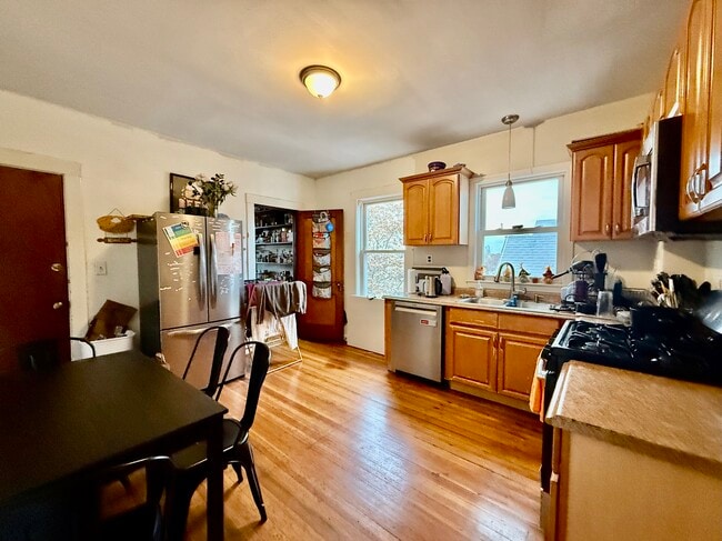 Photo - 27 Parker Hill Ave Unidad A1