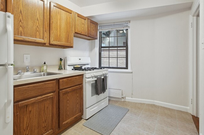 Standard Package Eat-In Kitchen