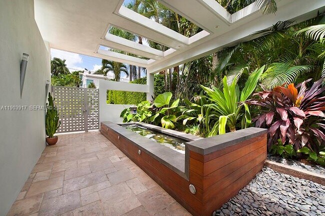 Photo - 405 E San Marino Dr