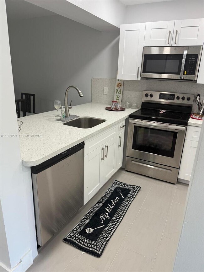 Building Photo - 1102 Bahama Bend Unit D2