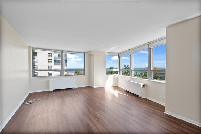 Photo - 5701 N Sheridan Rd