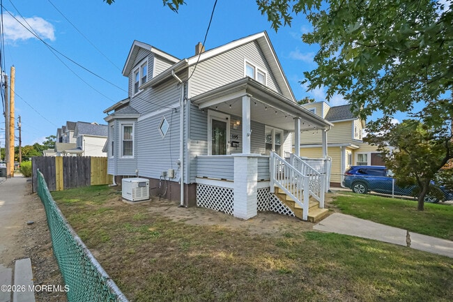 195 7th St