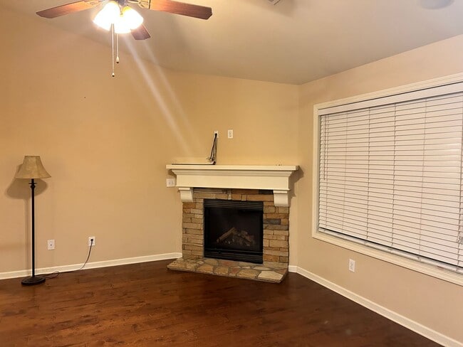 Photo - 2218 Turnbury Lane