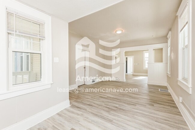 Photo - 1317 44th St