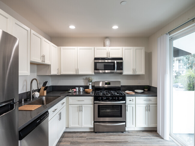 Shared Kitchen - 1147 W 37th St Co-Living Apartments