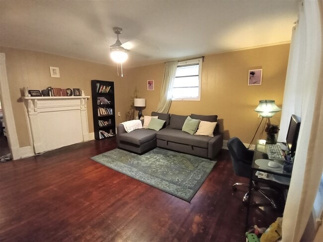 Photo - 1032 Curran St NW