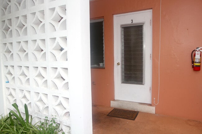 Building Photo - 728 SE 19th Ave Unit 3